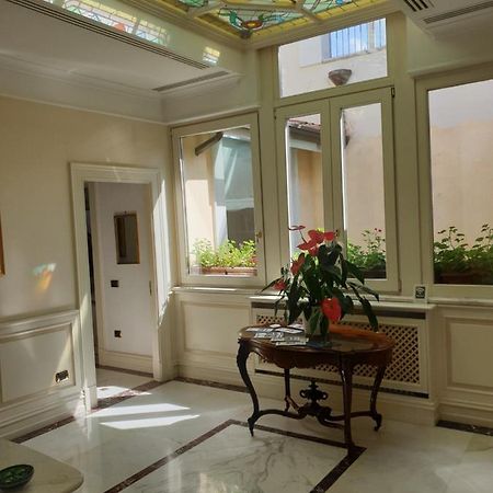 Al Centro Luxury Home กาแซร์ตา ภายนอก รูปภาพ