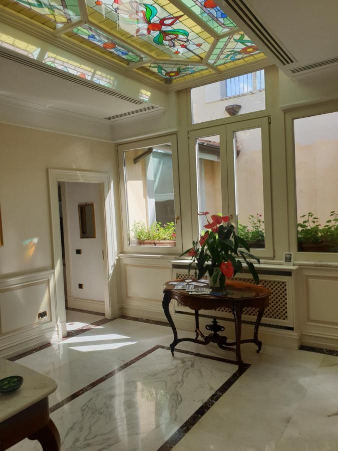 Al Centro Luxury Home กาแซร์ตา ภายนอก รูปภาพ