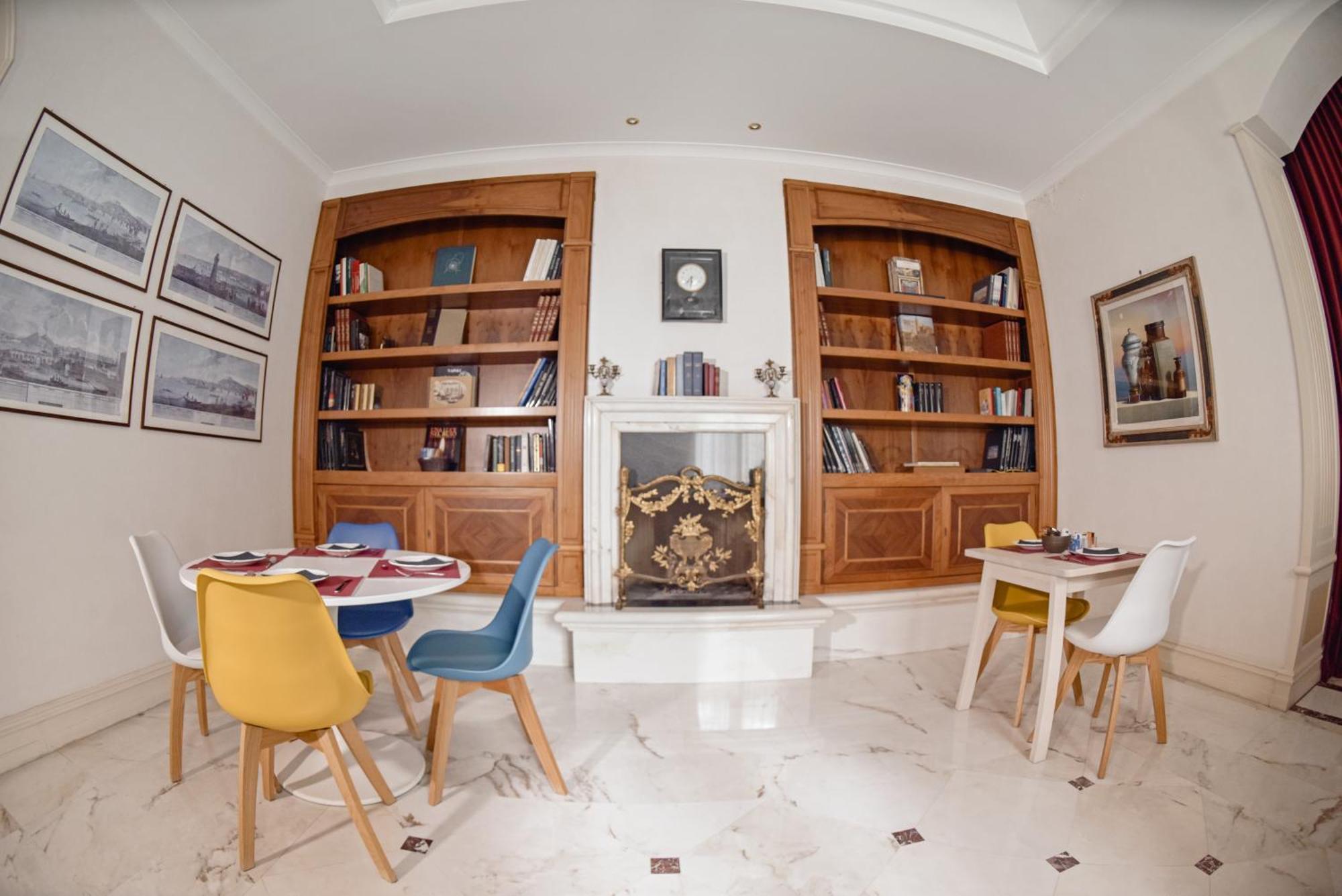 Al Centro Luxury Home กาแซร์ตา ภายนอก รูปภาพ