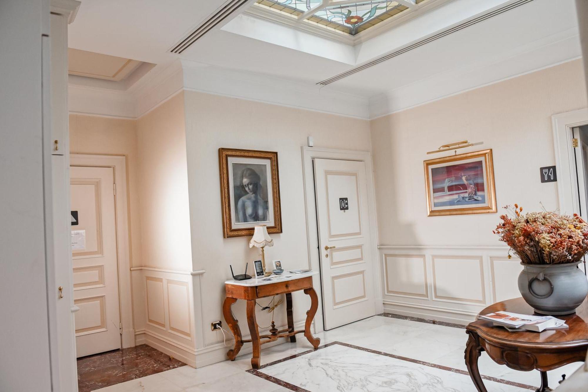 Al Centro Luxury Home กาแซร์ตา ภายนอก รูปภาพ