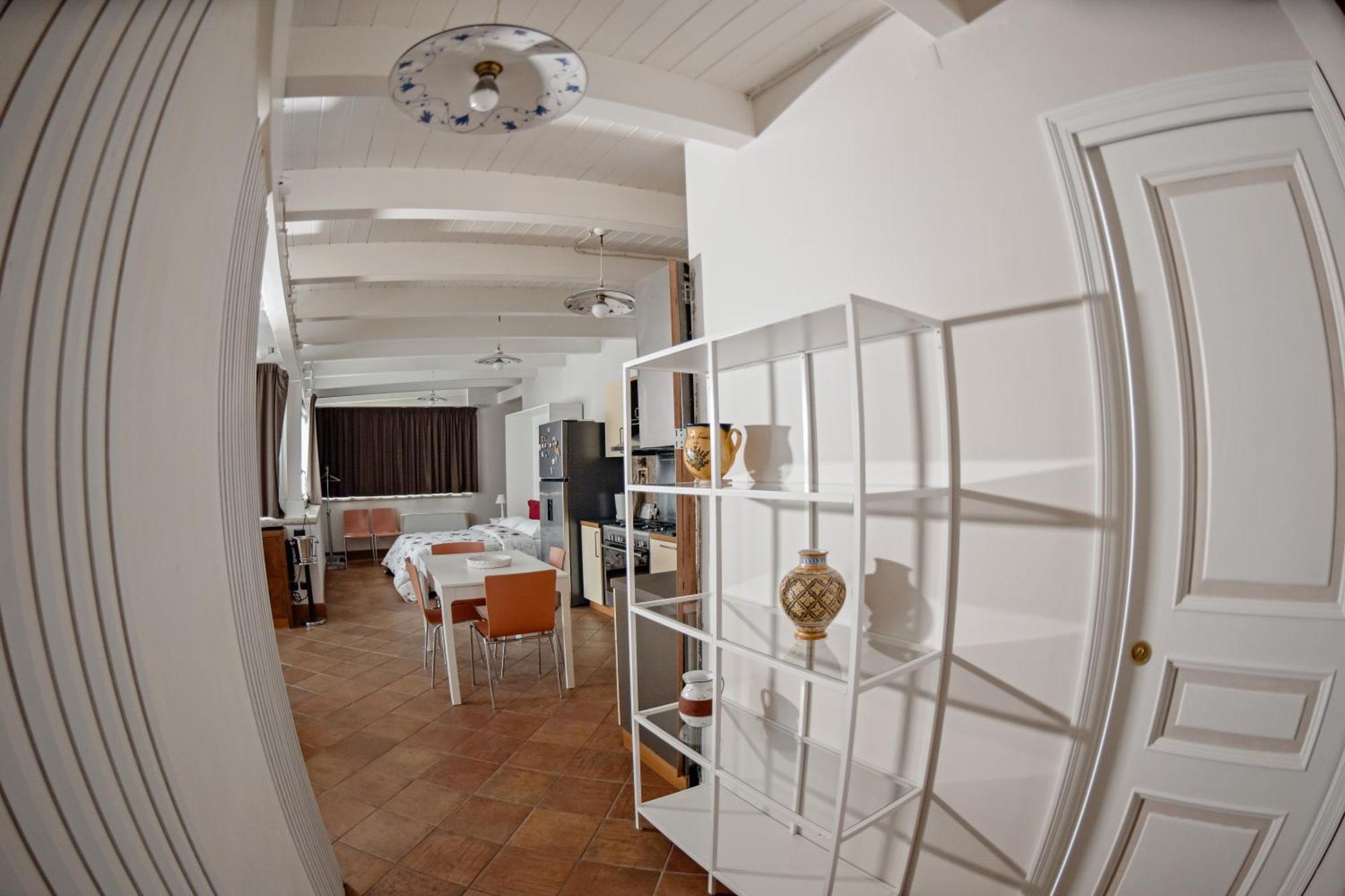 Al Centro Luxury Home กาแซร์ตา ภายนอก รูปภาพ