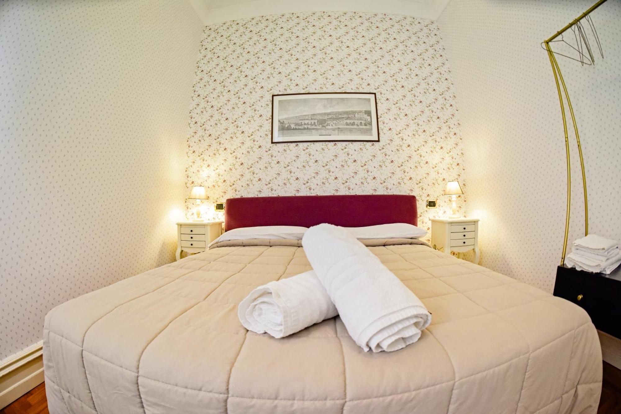 Al Centro Luxury Home กาแซร์ตา ภายนอก รูปภาพ