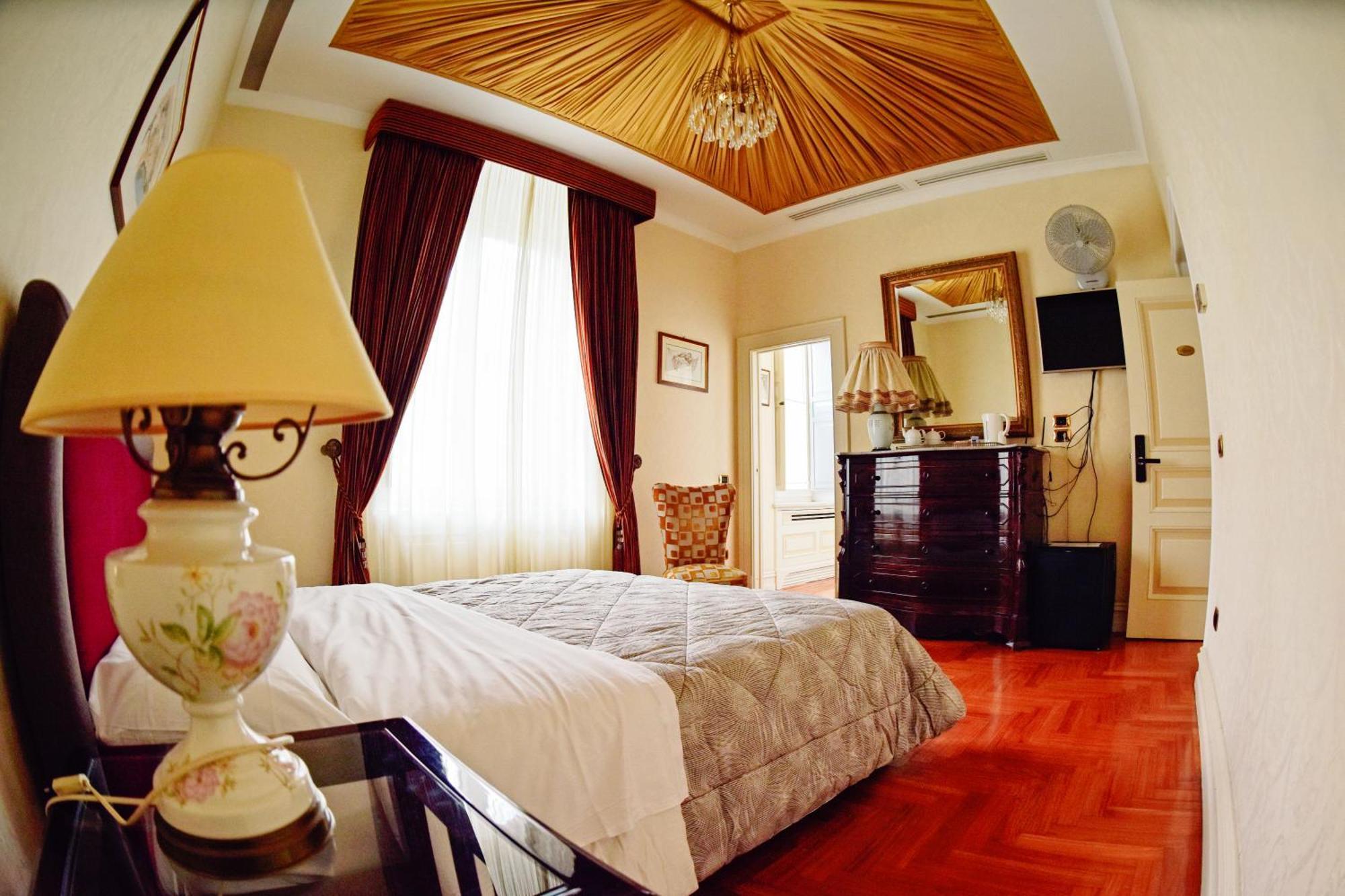 Al Centro Luxury Home กาแซร์ตา ภายนอก รูปภาพ