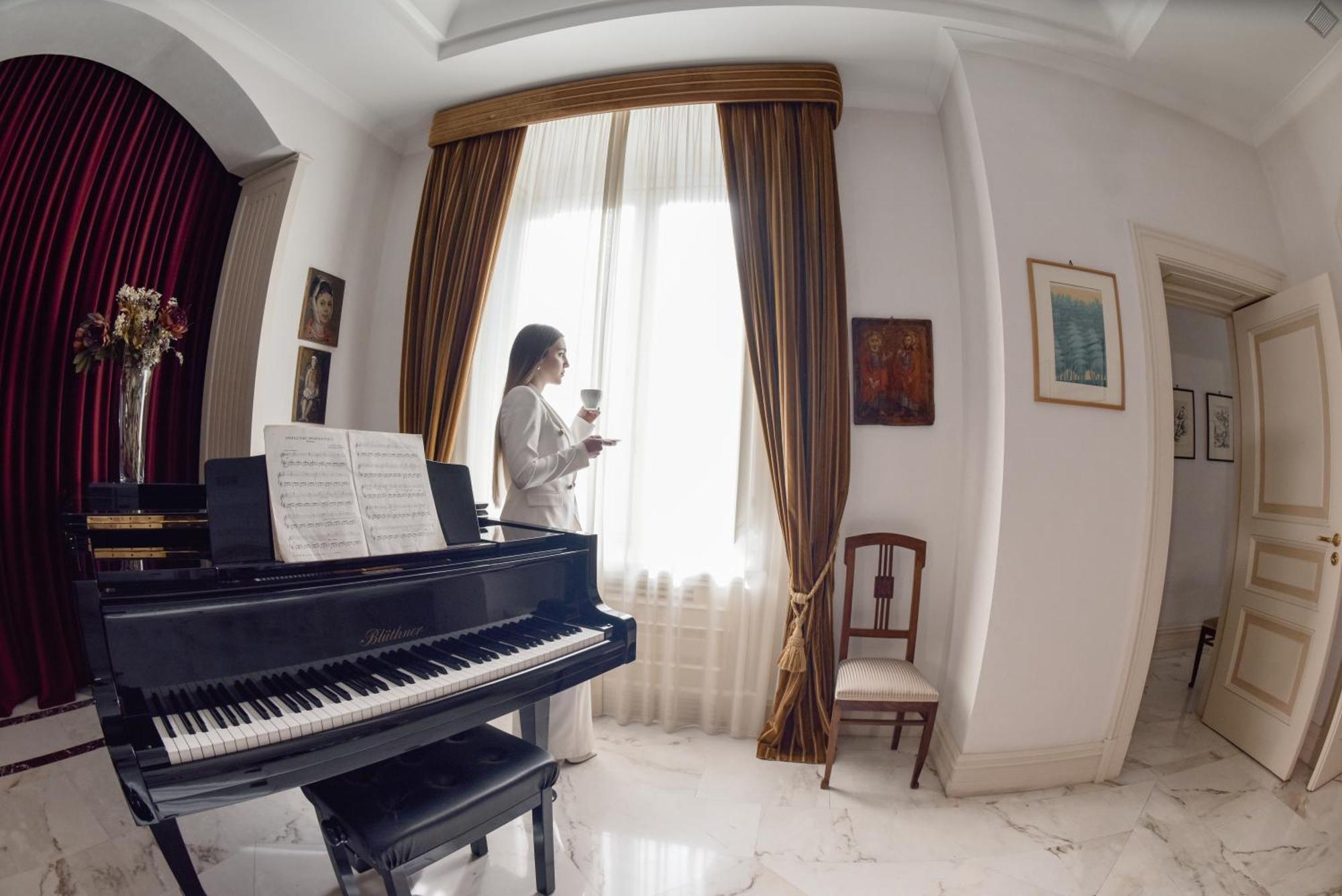 Al Centro Luxury Home กาแซร์ตา ภายนอก รูปภาพ