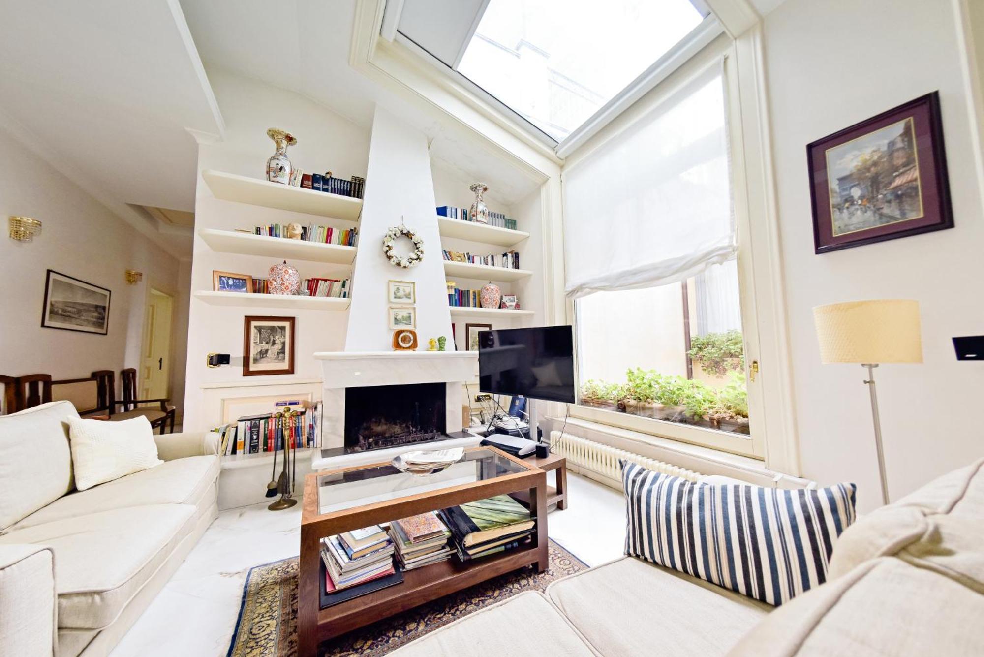 Al Centro Luxury Home กาแซร์ตา ภายนอก รูปภาพ