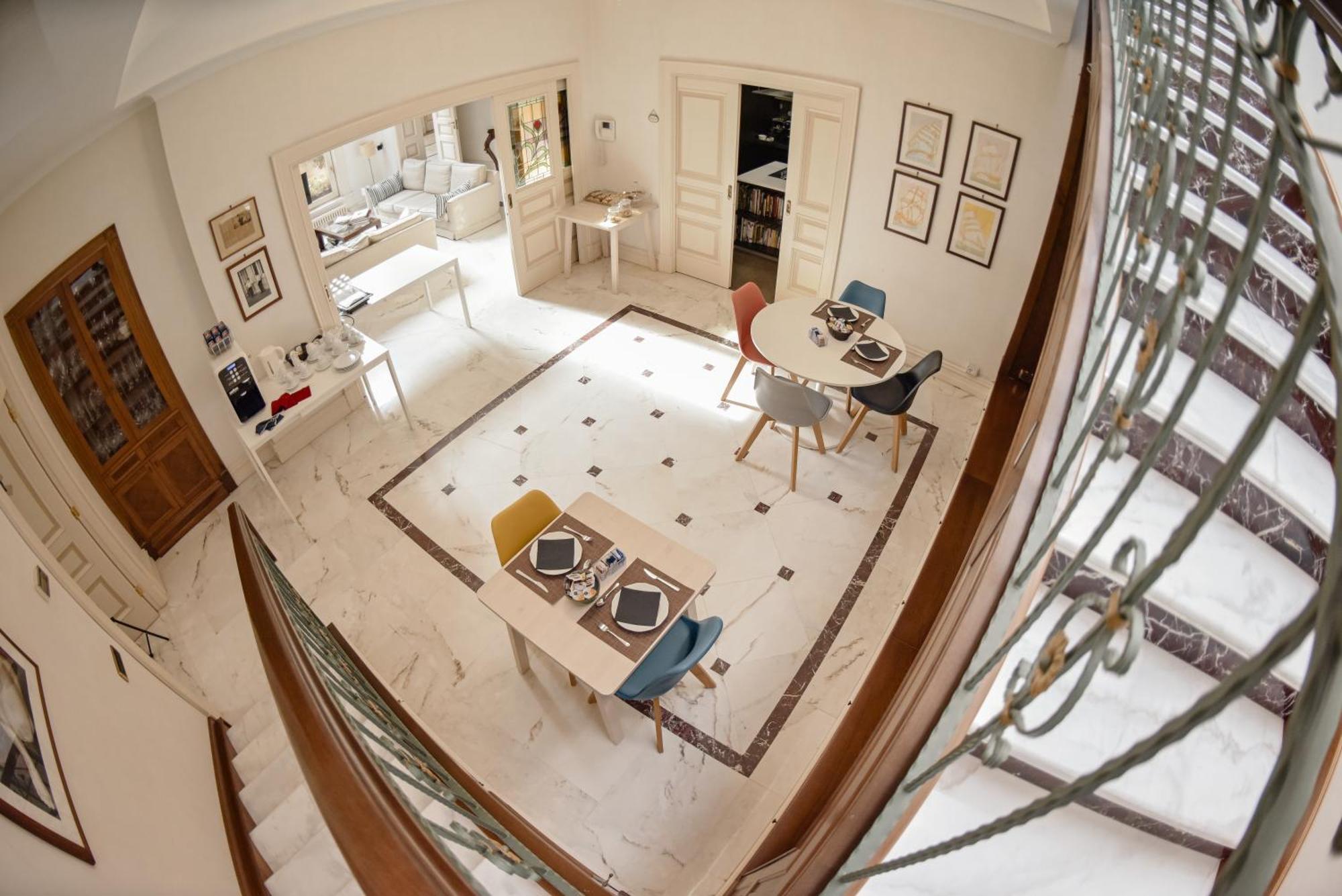 Al Centro Luxury Home กาแซร์ตา ภายนอก รูปภาพ