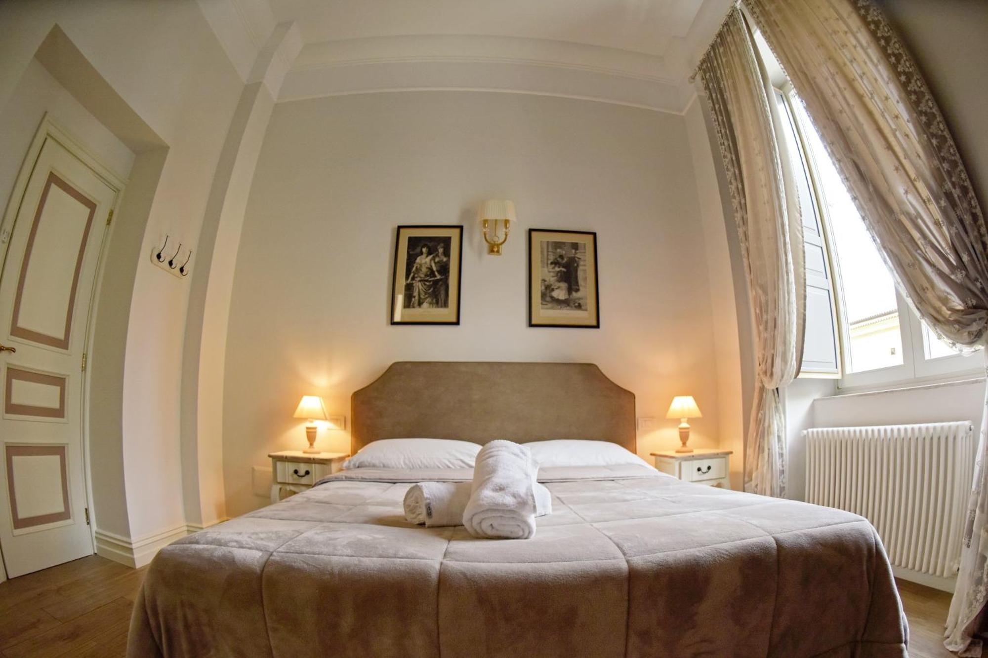 Al Centro Luxury Home กาแซร์ตา ภายนอก รูปภาพ