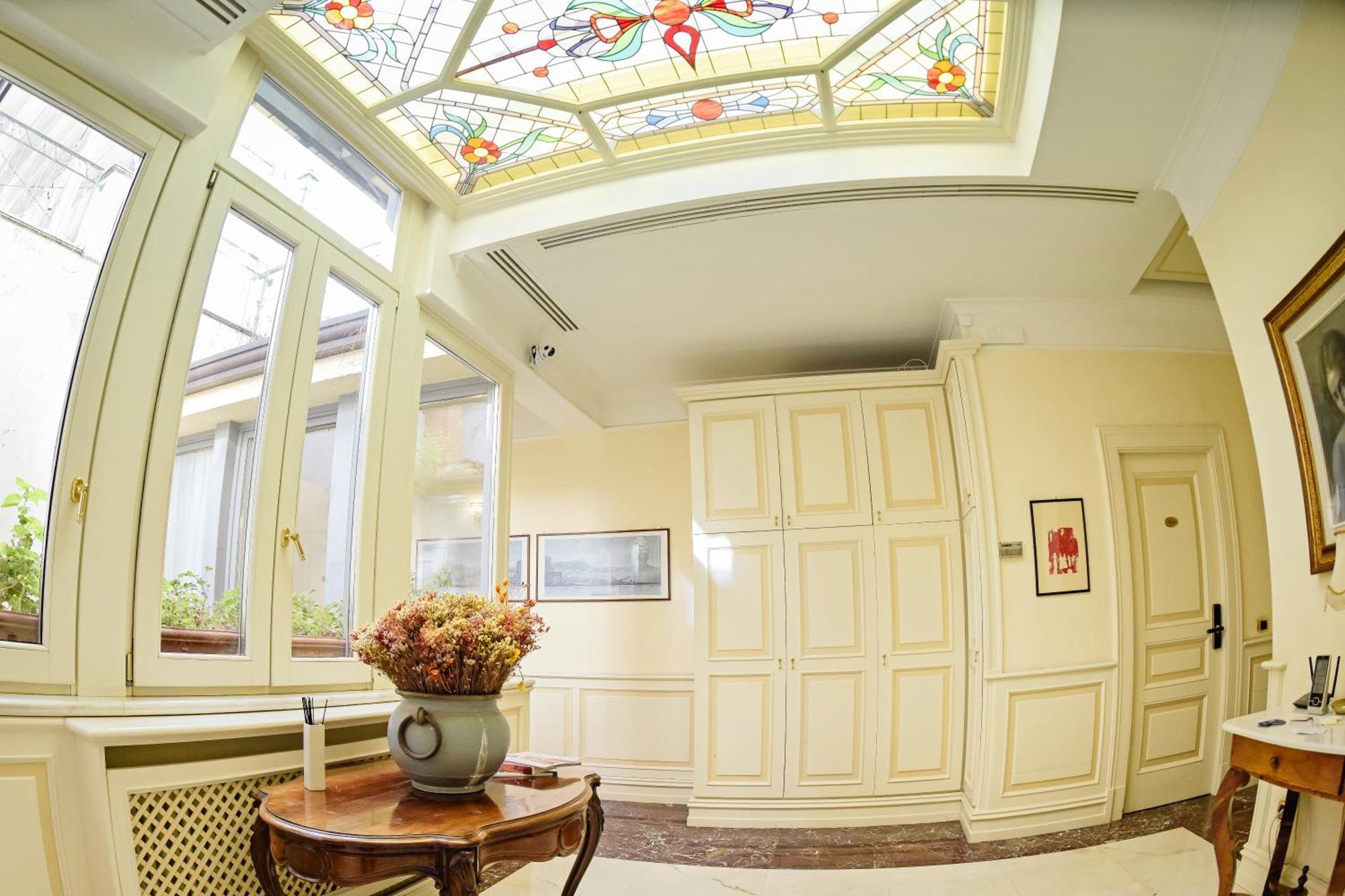 Al Centro Luxury Home กาแซร์ตา ภายนอก รูปภาพ