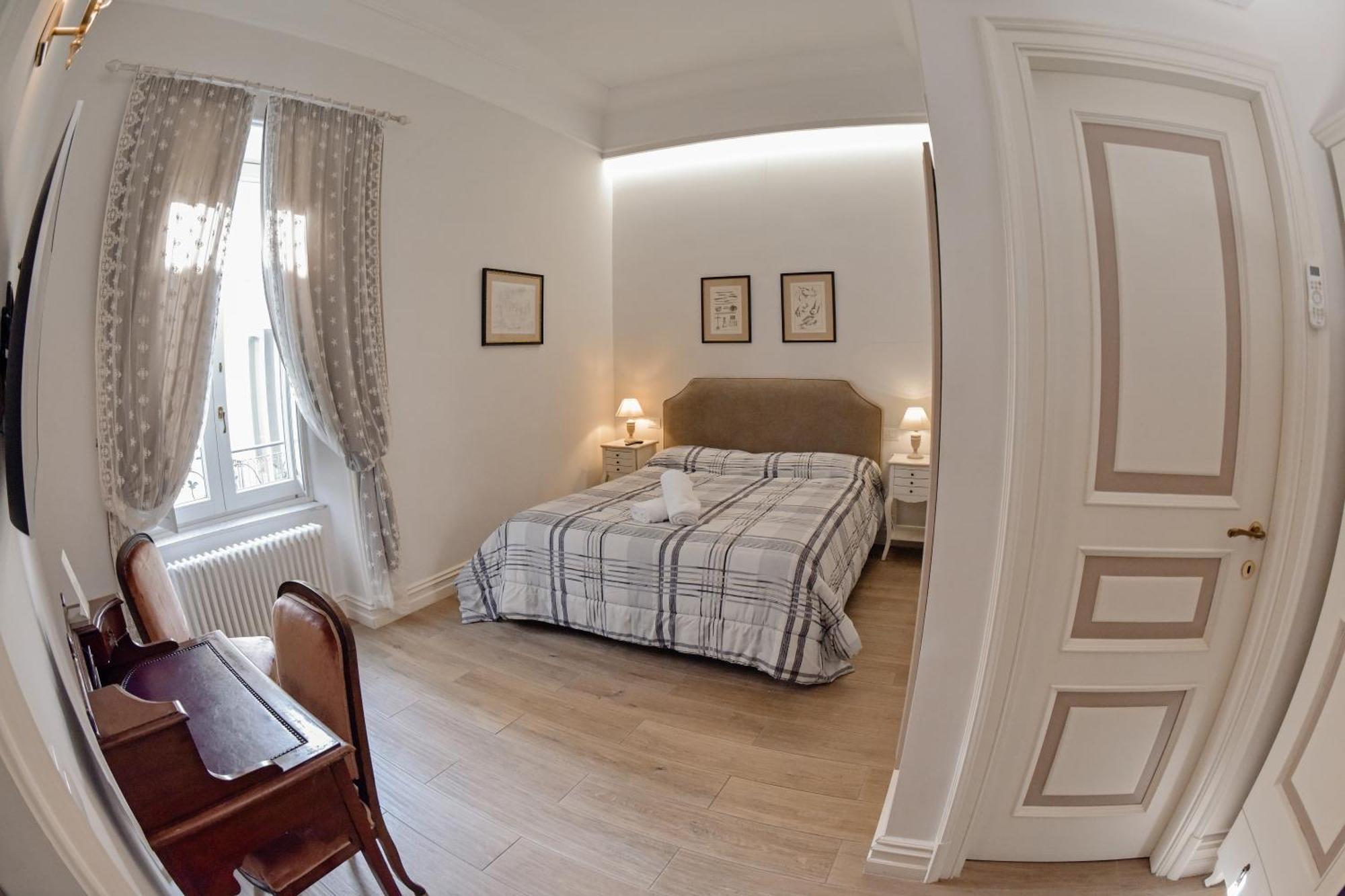 Al Centro Luxury Home กาแซร์ตา ภายนอก รูปภาพ