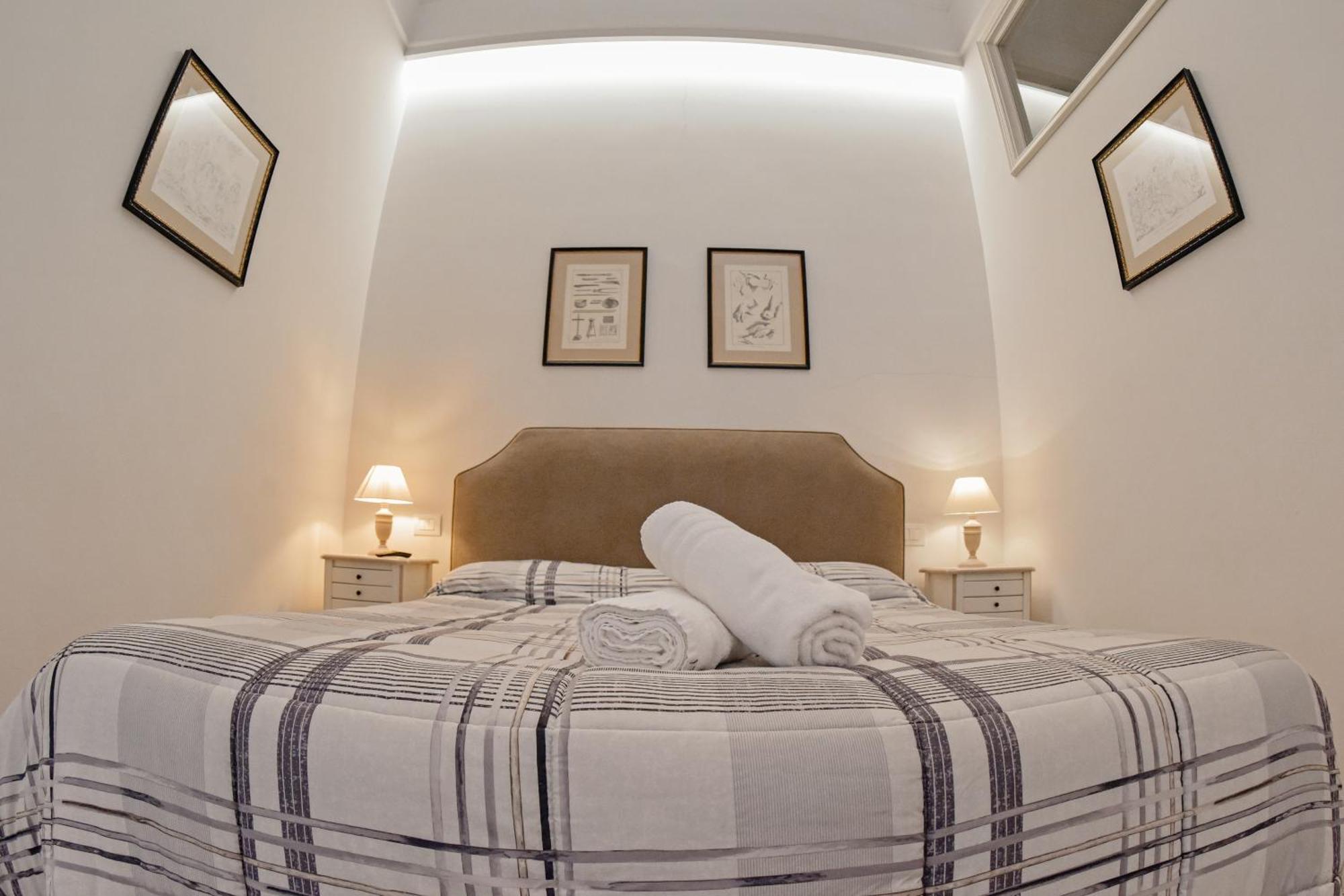 Al Centro Luxury Home กาแซร์ตา ภายนอก รูปภาพ