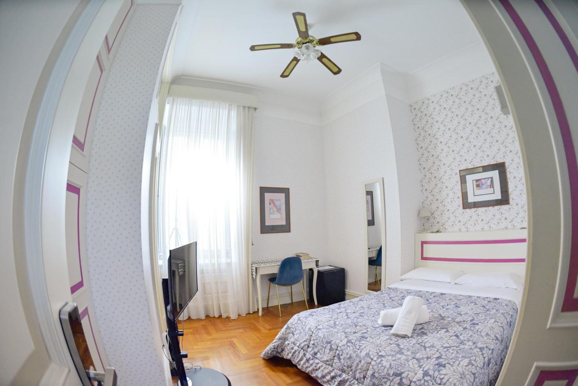 Al Centro Luxury Home กาแซร์ตา ภายนอก รูปภาพ