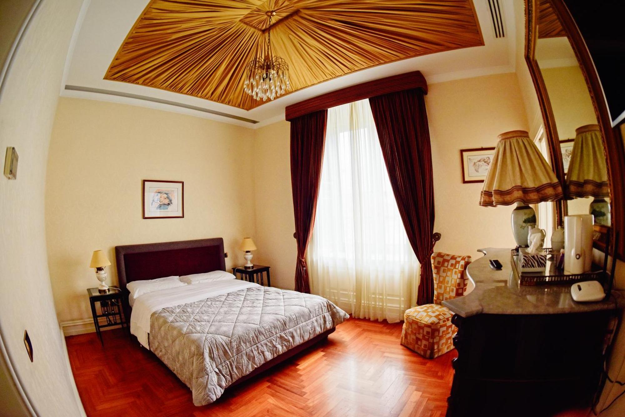 Al Centro Luxury Home กาแซร์ตา ภายนอก รูปภาพ