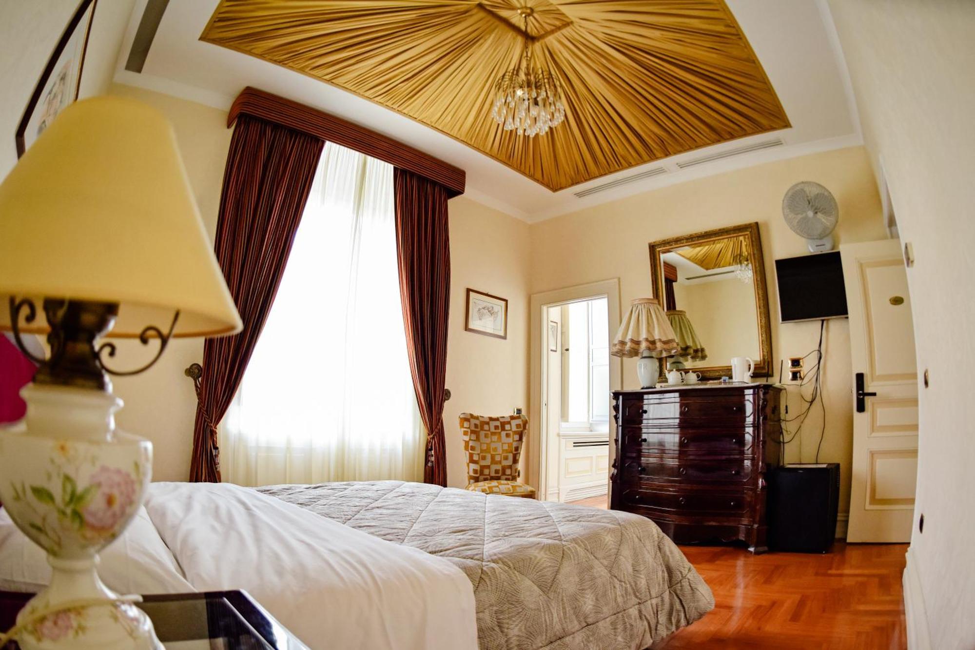 Al Centro Luxury Home กาแซร์ตา ภายนอก รูปภาพ