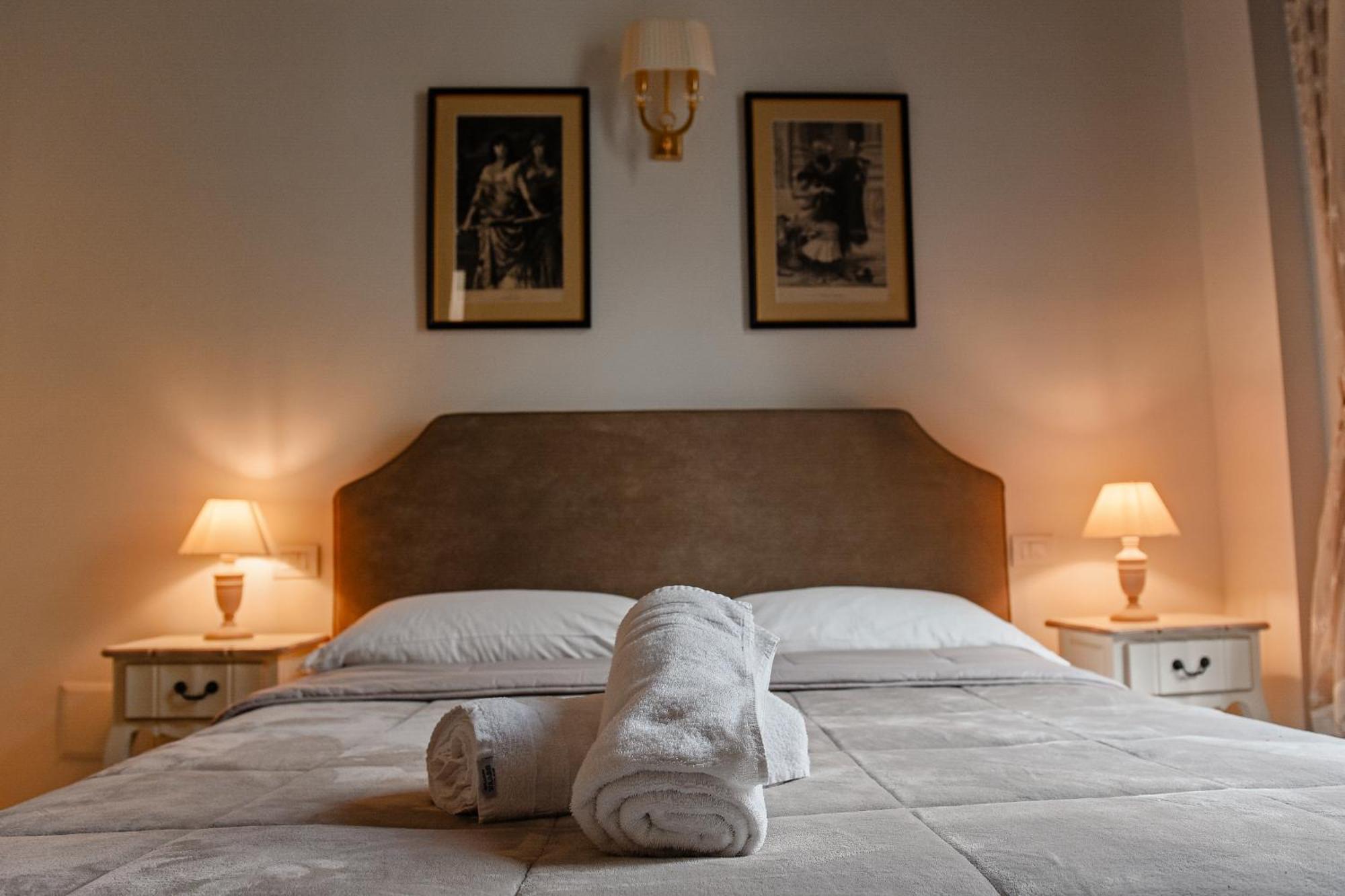 Al Centro Luxury Home กาแซร์ตา ภายนอก รูปภาพ