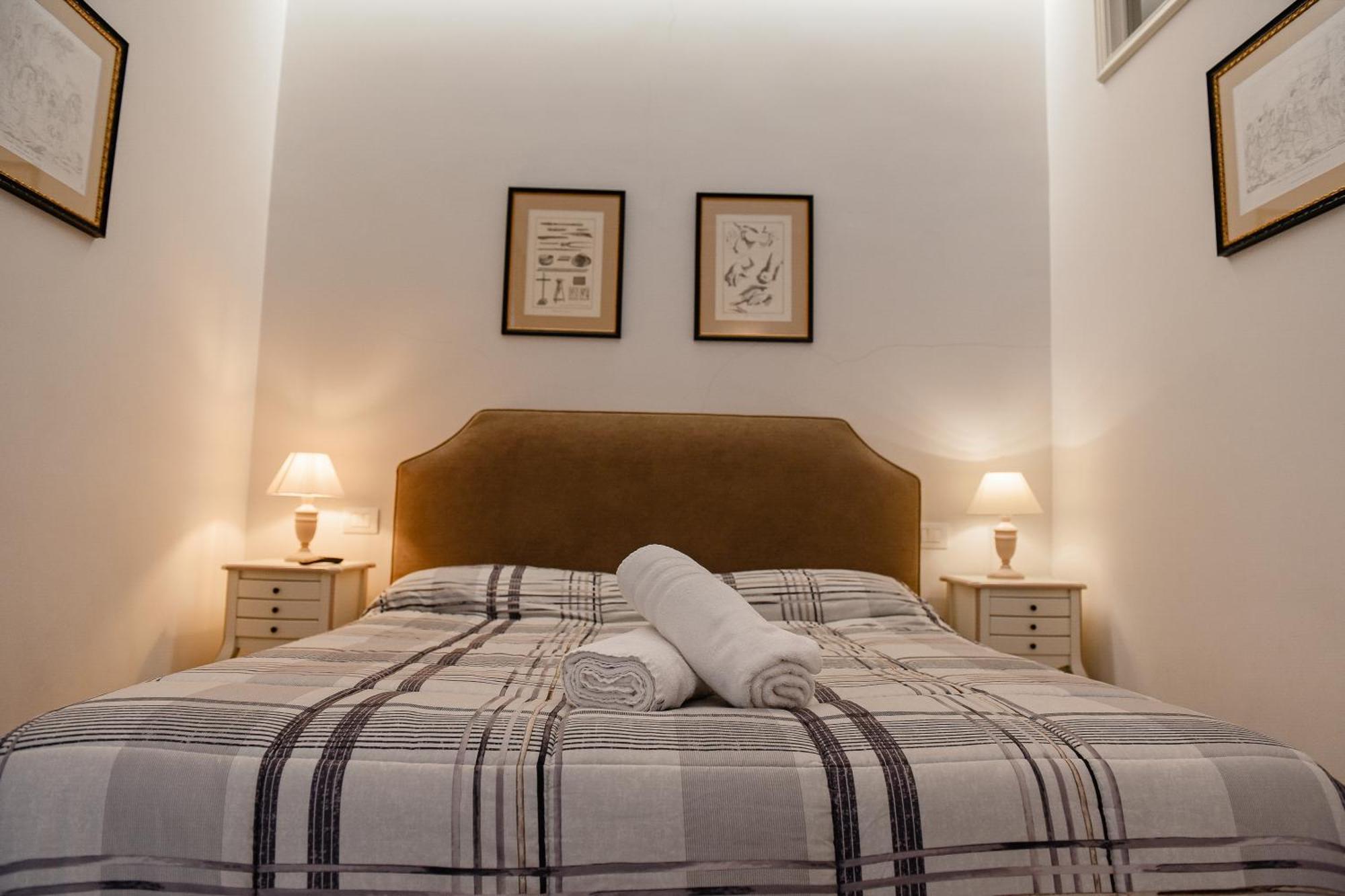Al Centro Luxury Home กาแซร์ตา ภายนอก รูปภาพ