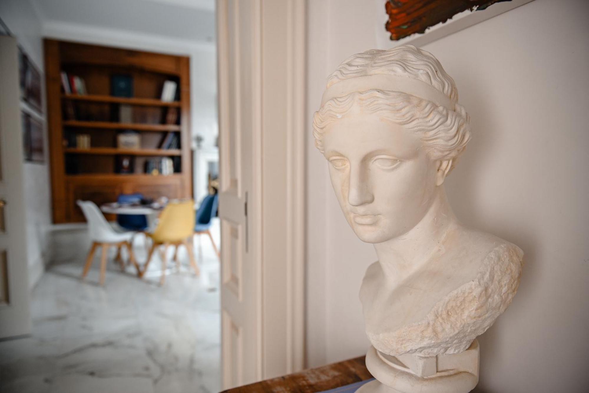 Al Centro Luxury Home กาแซร์ตา ภายนอก รูปภาพ