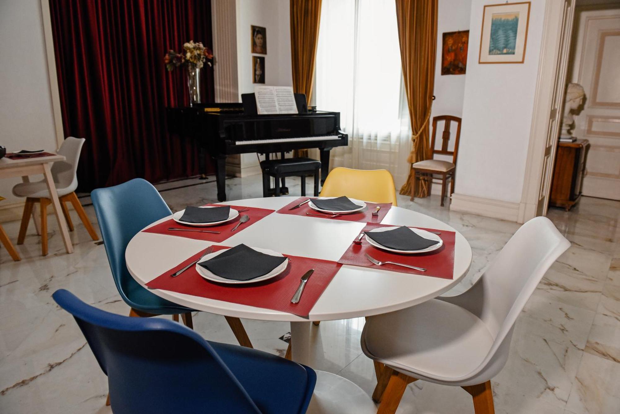 Al Centro Luxury Home กาแซร์ตา ภายนอก รูปภาพ