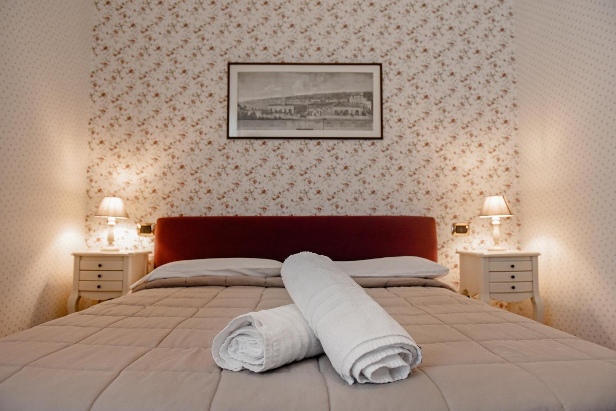 Al Centro Luxury Home กาแซร์ตา ภายนอก รูปภาพ