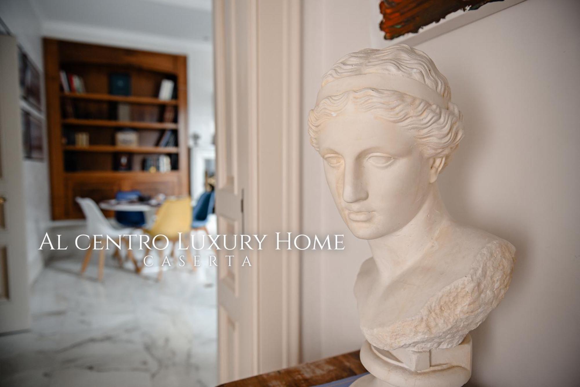 Al Centro Luxury Home กาแซร์ตา ภายนอก รูปภาพ