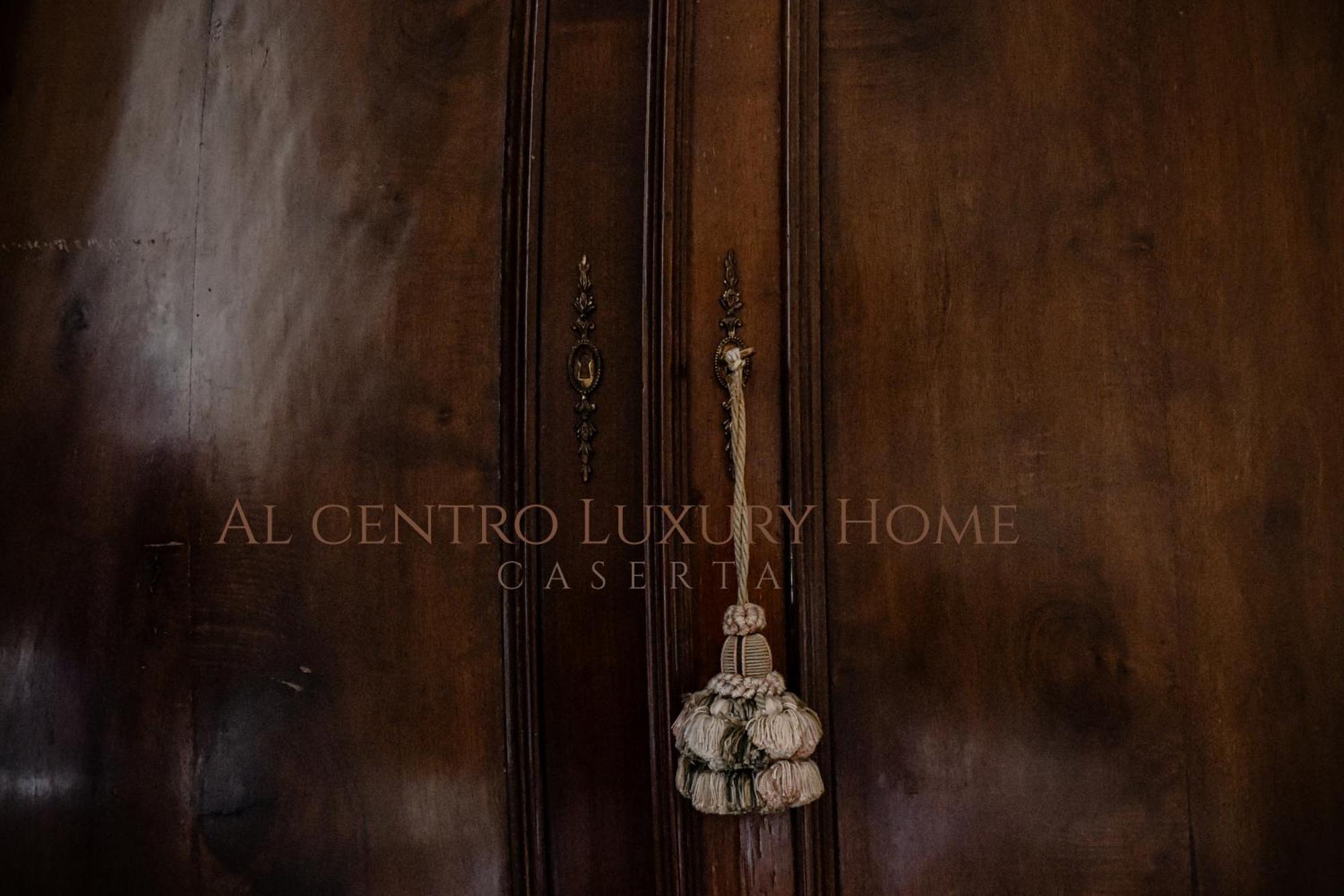 Al Centro Luxury Home กาแซร์ตา ภายนอก รูปภาพ
